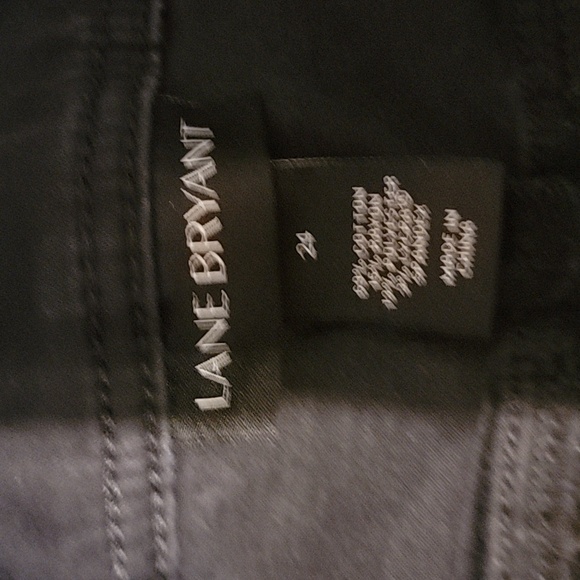 Lane Bryant size 24 black crop pants - Picture 2 of 3